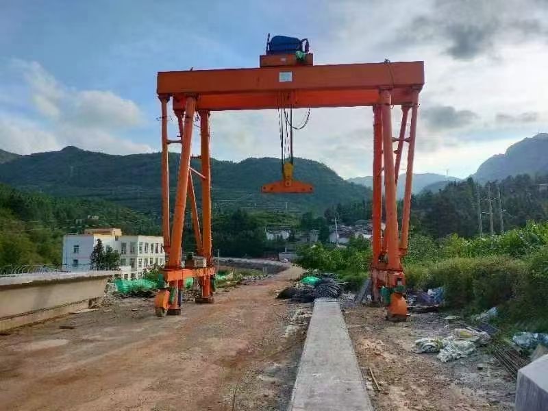 路橋門機(jī)、提梁機(jī)、無軌自行走龍門吊租賃公司、報(bào)價(jià)