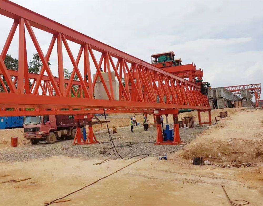 開封蘭考架橋機(jī)、公路鐵路自平衡架橋機(jī)廠家銷售安裝維修